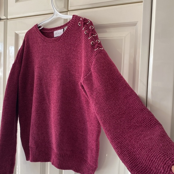 Girl’s 10-12 sweater - Picture 2 of 9